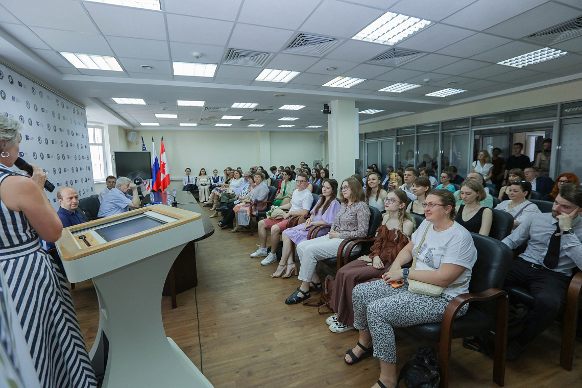 Состоялось вручение дипломов выпускникам Факультета мировой политики