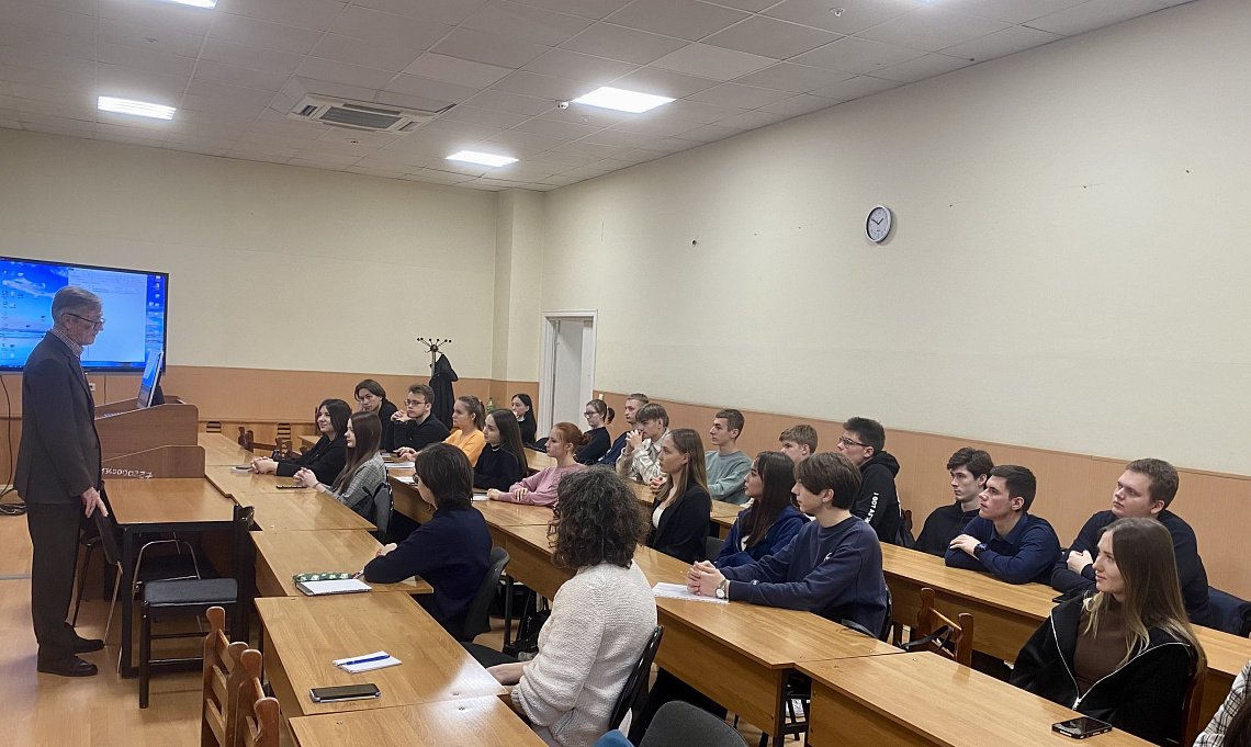 Виктор Дементьев выступил с лекцией перед студентами Экономического факультета 