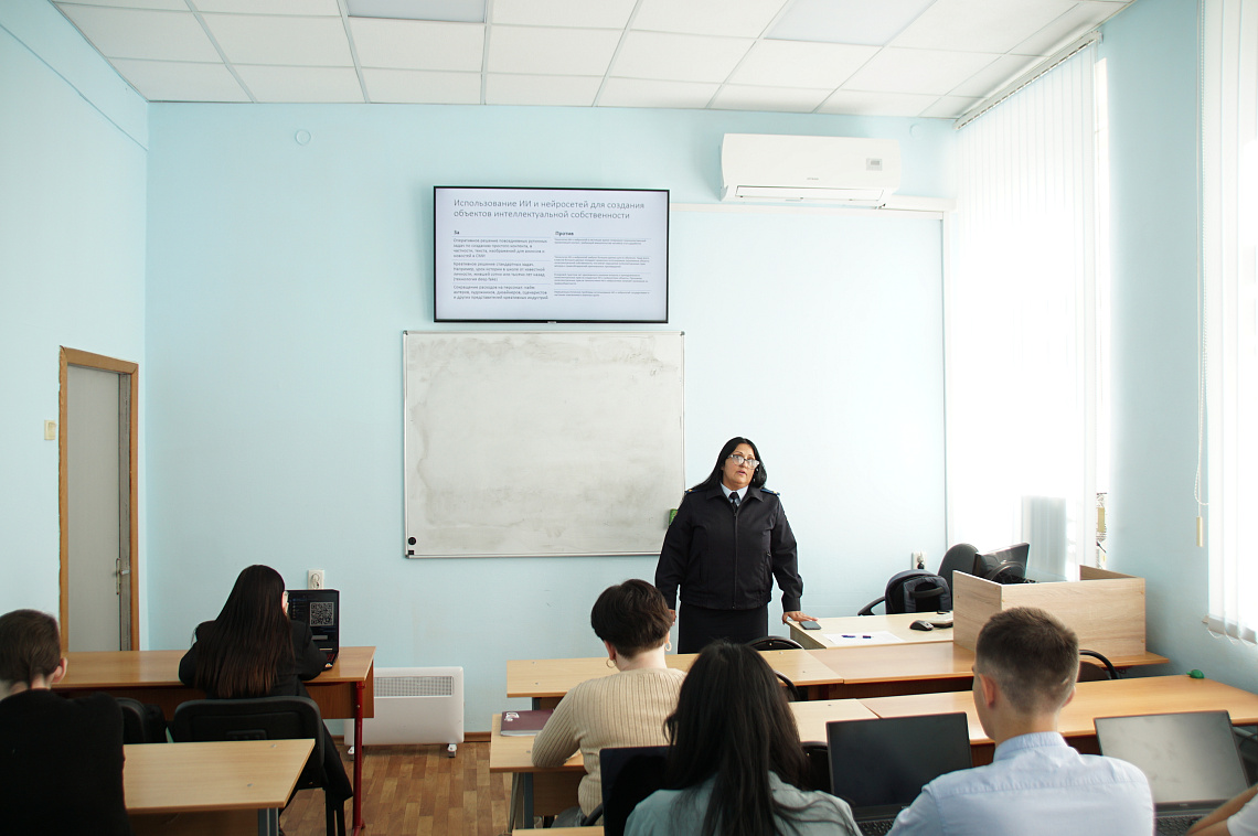 Студенты Юридического факультета познакомились со службой в транспортной полиции