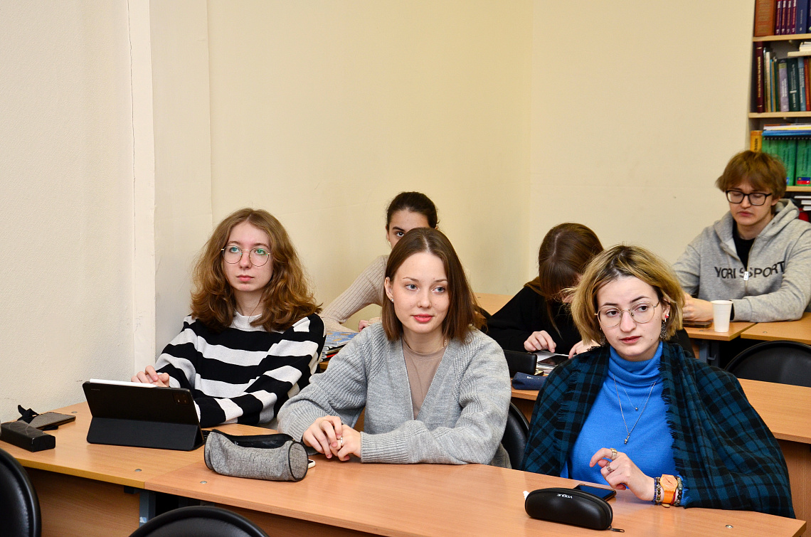 В рамках проведения практикума по земельному праву прошла встреча студентов с руководителем юридической компании