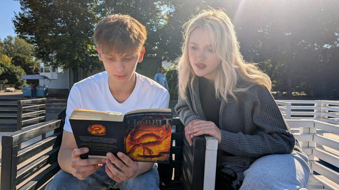 Английский в парке: студенты ГАУГН осваивают язык на свежем воздухе