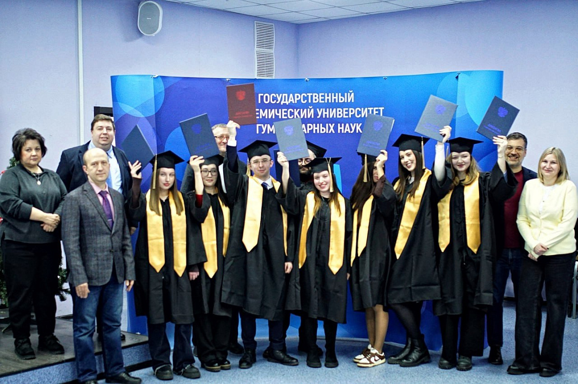 Выпускники бакалавриата Юридического факультета очно-заочной формы получили дипломы об успешном окончании обучения