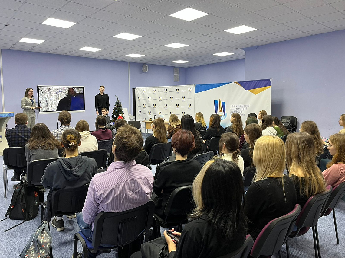 На Восточном факультете ГАУГН рассказали про синхронный перевод